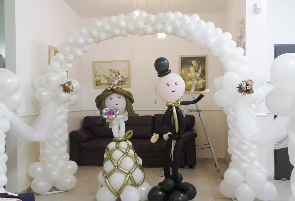 איך לשדרג את החתונה עם בלונים וקשתות בלונים?
